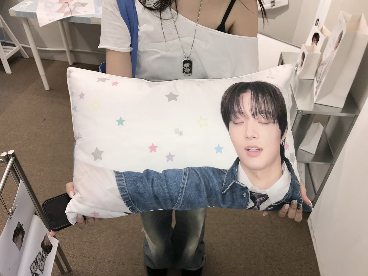 hakuiiee's tweet photo. 럭드 1등나와서 베개받음🛏️💤 https://t.co/EAGb08EtOn