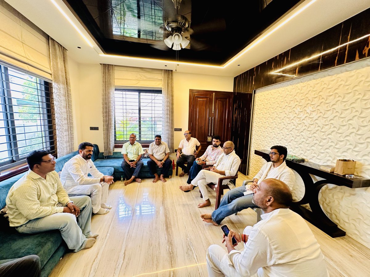 aminpathan54's tweet photo. आज सीकर में भाई जैसे दोस्त श्री प्रमोद सिंघानिया जी एवं श्री मनोज सिंघानिया (पूर्व जिलाध्यक्ष भाजपा सीकर ) जी की पूजनीय माताजी के स्वर्गवास उपरांत आयोजित शोक सभा में शामिल होकर दिवंगत आत्मा को श्रद्धांजलि अर्पित की।

ईश्वर से प्रार्थना है कि पुण्यात्मा को अपने श्रीचरणों में स्थान प्रदान करें एवं शोकाकुल परिवार को इस अपार दुःख को सहन करने की शक्ति दें। 💐🙏💐 

@PramodS_bjp