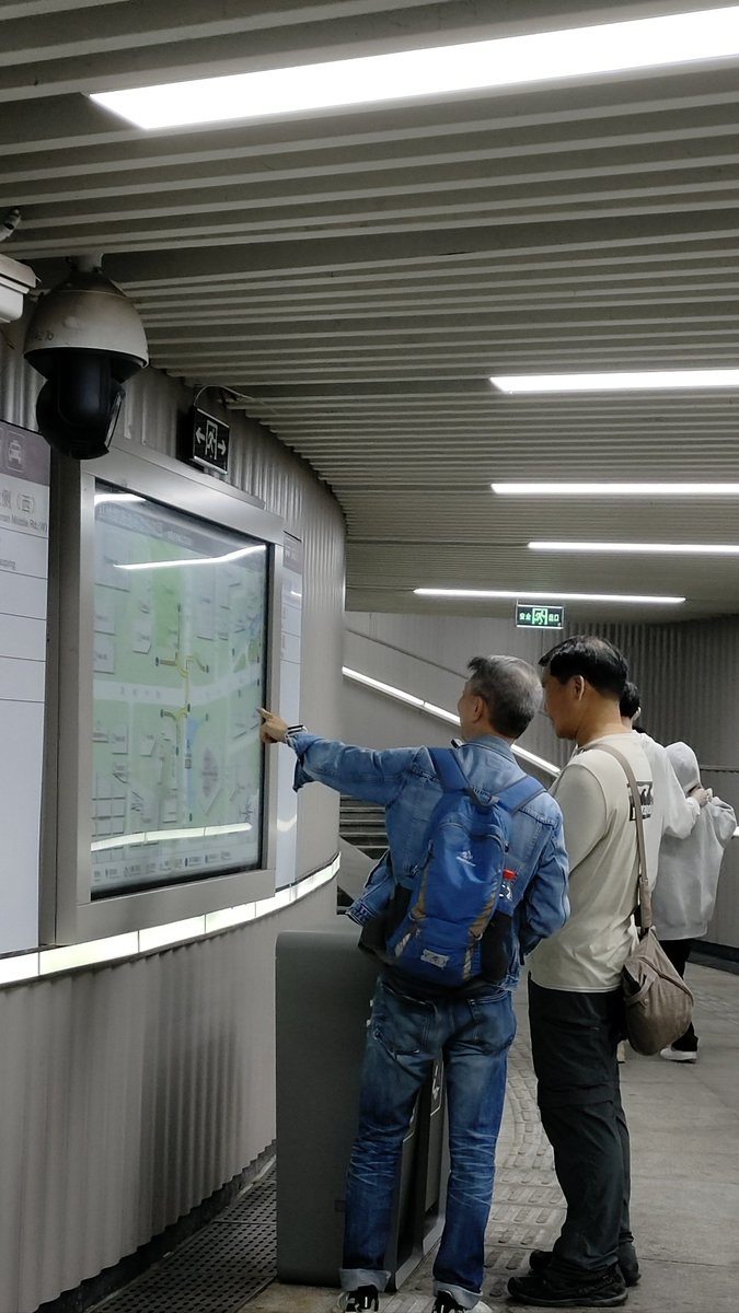 FernandoAntnio's tweet photo. Got lost in a rainy subway station, a stranger handed me a warm tissue and a clear map—no words needed, just kindness that turned a bad day around. https://t.co/OwhRAq920d