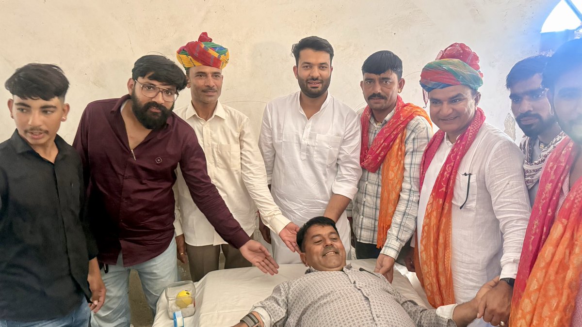 ShivprakashGjr's tweet photo. AICC महासचिव एवं पंजाब प्रभारी आदरणीय श्री सचिन पायलट जी के जन्मोत्सव पर आयोजित रक्तदान शिविर में पहुँचकर रक्तदाताओं का उत्साहवर्धन किया।

इस दौरान पूर्व मंत्री सुरेंद्र गोयल जी, कांग्रेस जिलाध्यक्ष किशोर चौधरी जी, पूर्व प्रदेश सचिव राजेश कुमावत जी, जिला उपाध्यक्ष व पूर्व सरपंच दयाल जी गुर्जर, धर्मेंद्र काला जी,करनोस सरपंच मोतीराम गुर्जर जी सहित सम्मानित जनप्रतिनिधि एवं स्थानीय लोगों भी उपस्थित रहें।

📍 रास, जैतारण - जिला ब्यावर।

 @SachinPilot #Ras #Beawar #Rajasthan