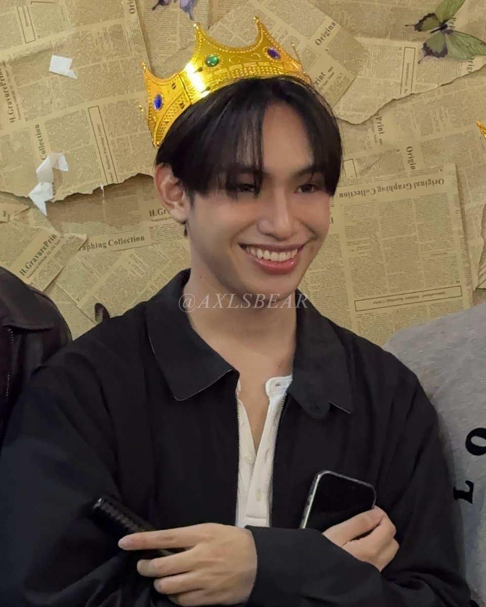 AXLSBEAR's tweet photo. who's the prettiest of 'em all ? https://t.co/EmJHpyLDpL