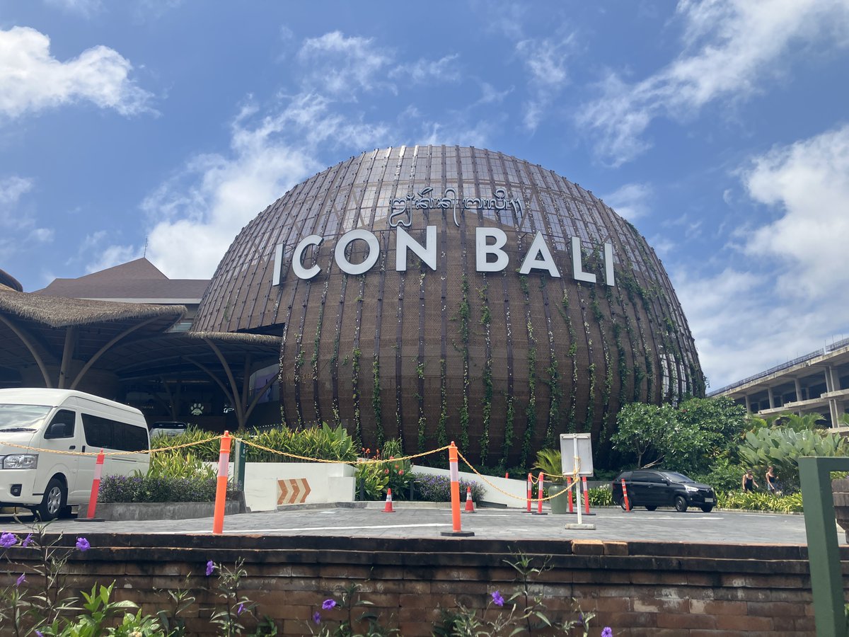 caddiary's tweet photo. ICON BALIの近くにおる。サヌール、バリ島、インドネシア。火山噴火の影響で、ジャカルタ経由便がヤバいらしい。 https://t.co/1Qjx0XfVwc