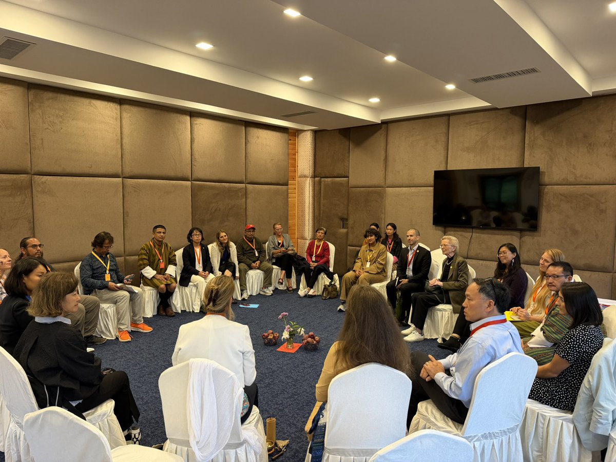Prasiddhi_O's tweet photo. ๐ฑ Meaningful conversations, diverse perspectives, and a shared vision for a healthier planet. Honoured to be part of a circle of changemakers exploring how conscious food systems can nourish both people and our planet. ๐๐
#ConsciousFoodSystems #Bhutan #FoodSystemsTransformation #ClimateAction #YouthForClimate #Prasiddhi #Mission10MillionTrees