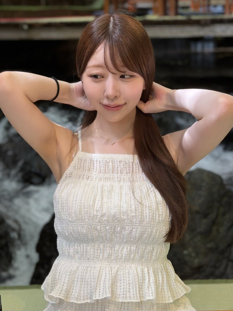 chu7chan's tweet photo. @EKwrx 綺麗に笑うの自分的にもなかなか難しくて、上唇鼻翼挙筋と口角下制筋のボトックス（いわゆるガミースマイルボト、口角ボト）でなんとか誤魔化しております😭
最近ボトックスが切れちゃってた時が1枚目なんですが鼻の横の筋肉（上唇鼻翼挙筋）がつい強張っちゃうのが悪い癖みたいでほうれい線も深くなっ https://t.co/6cOwfFnOSe