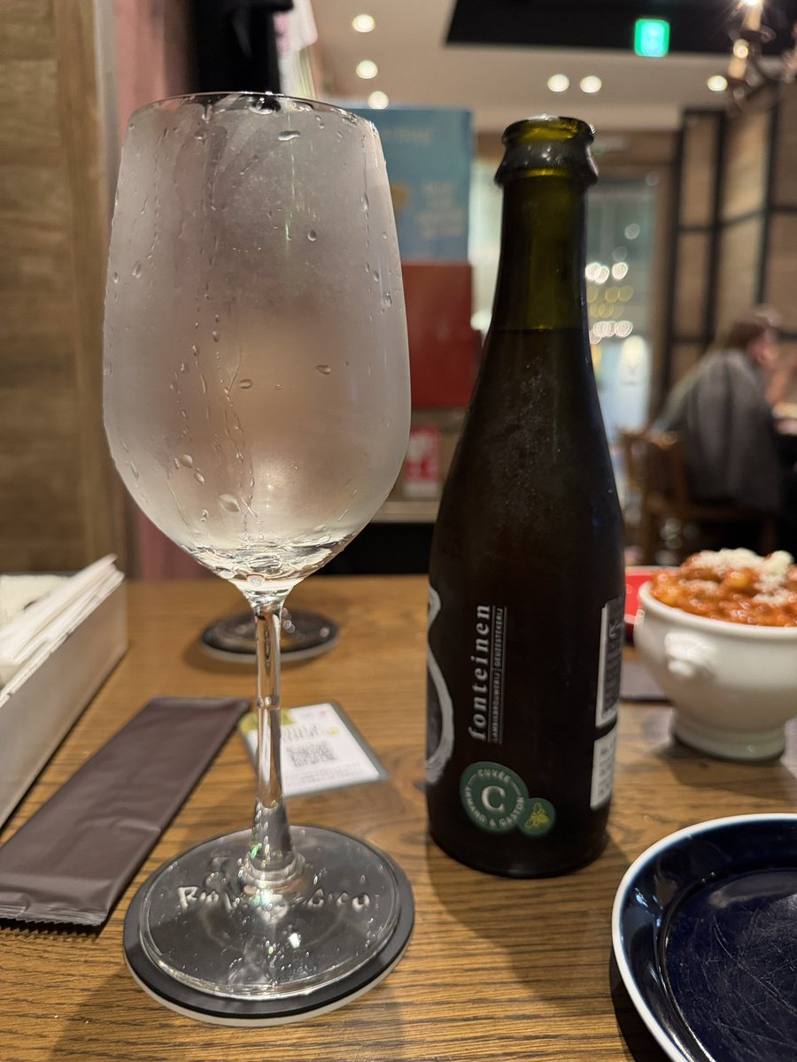 NSola400's tweet photo. 社長デリリウムカフェの話どっかでしてたっけ？ランビックいっぱいあって美味しかったよ #飲んでるか敷嶋ァ https://t.co/1OkrgtShoZ