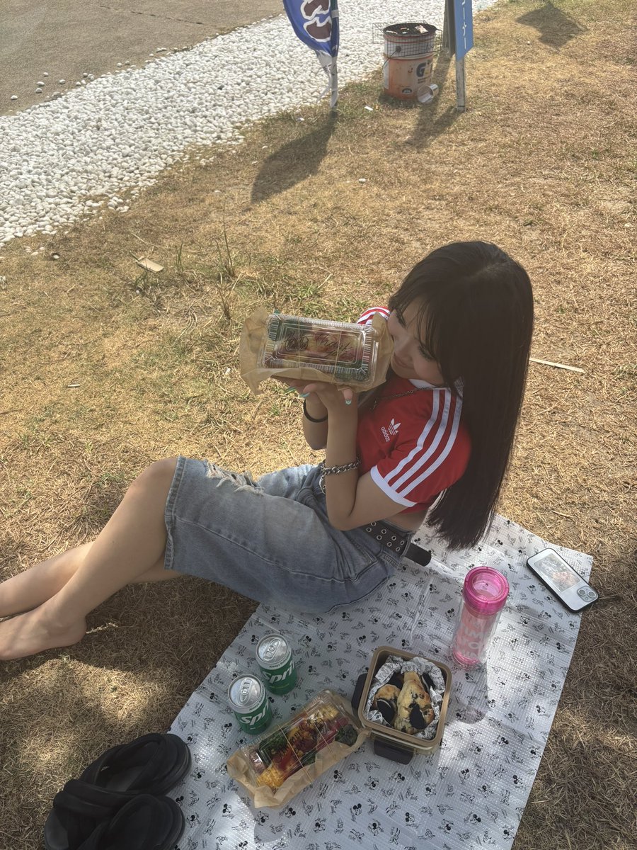lana_milksummer's tweet photo. 夏休み終わっちゃって寂しいт  ̫ т
冬も楽しみ꒰՞ɞ̴̶̷̥⩊ɞ̴̶̷̥꒱
 #ミルクサマー #jc https://t.co/prlOs5QScC