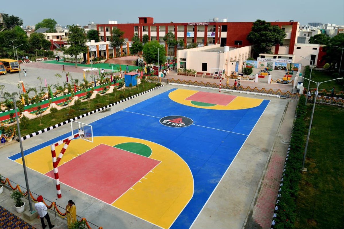 AAPGoa's tweet photo. AAP’s Priority: Grand Govt Schools
BJP's Priority: Grand BJP Office https://t.co/OArBNM49Ki