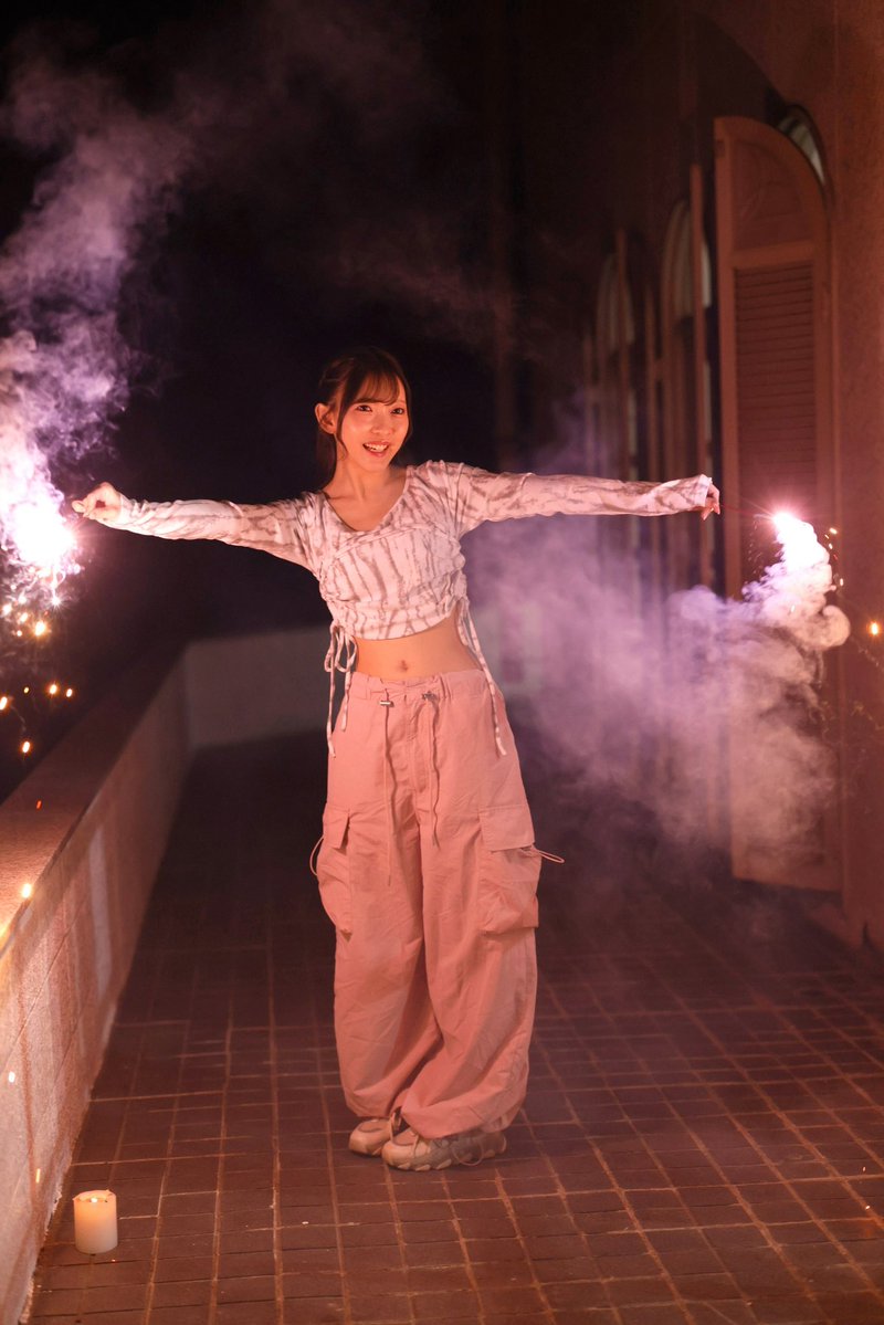 amagi_nene's tweet photo. まだ花火できるかなー？🎇🌻 https://t.co/2UDYANYllN