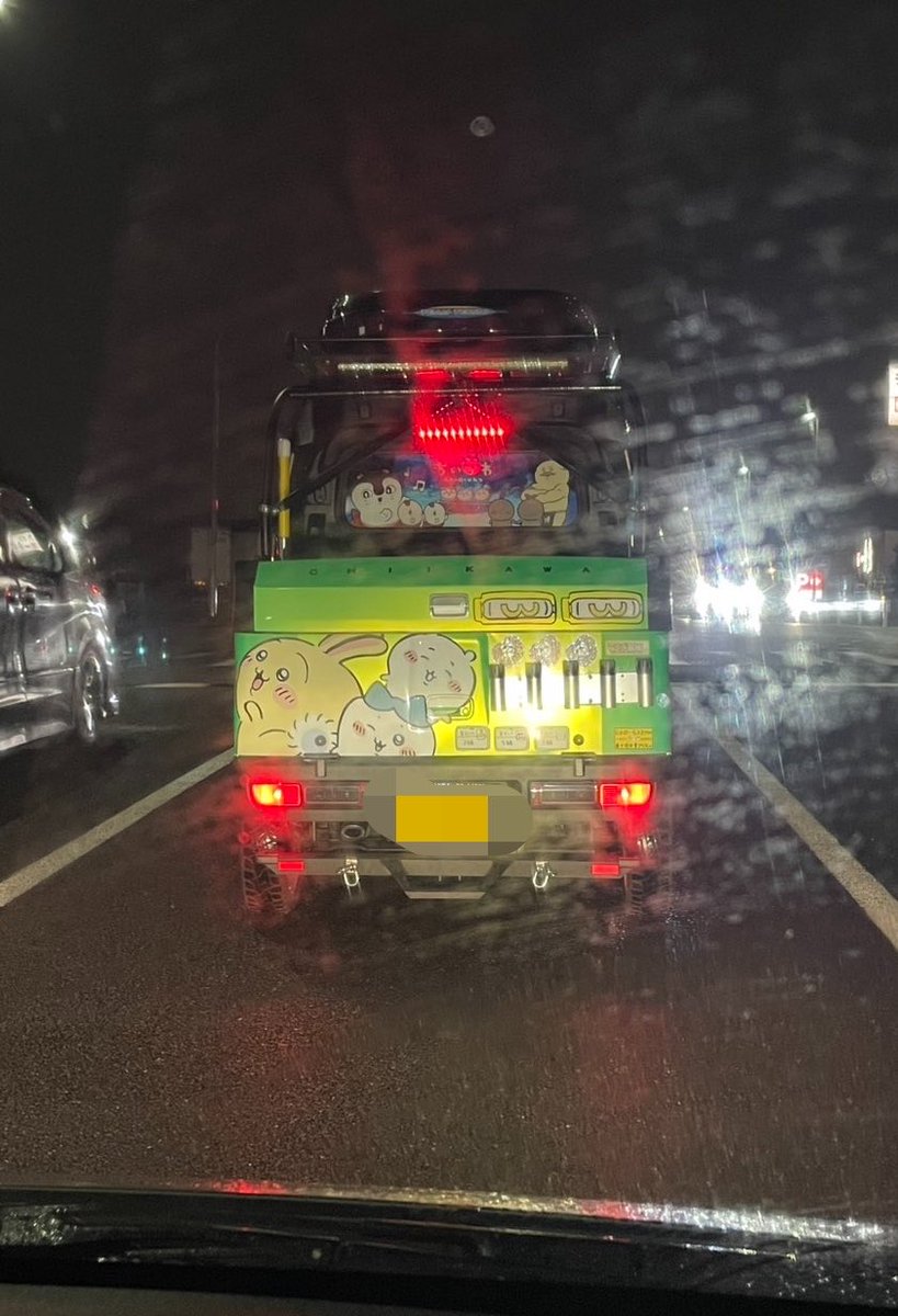 yamatocelica's tweet photo. ちいかわコラボはよく分からんが、ちいかわの車はこの前追っかけてた https://t.co/G9eLYVhaFi