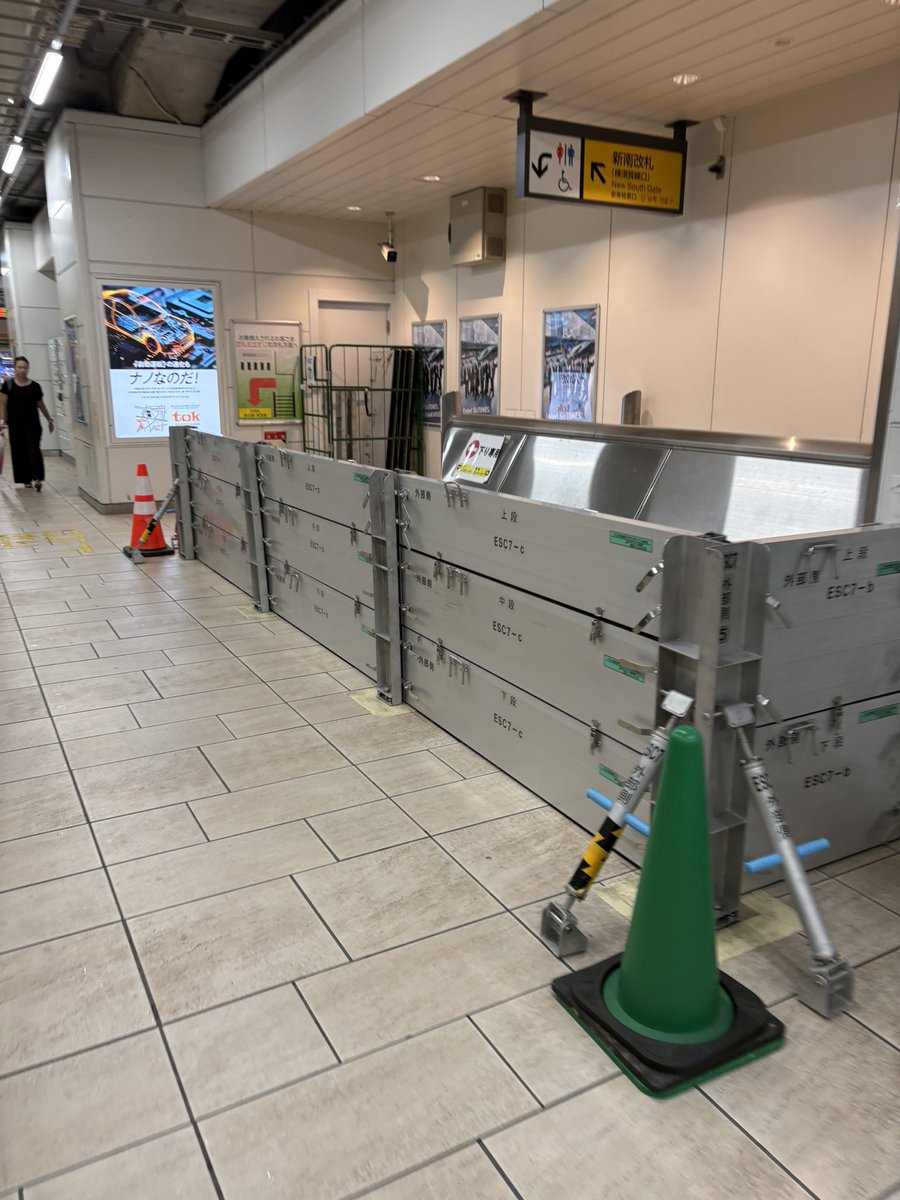 mksh's tweet photo. 武蔵小杉駅のスタンバイ。 https://t.co/bBafGPRKu9
