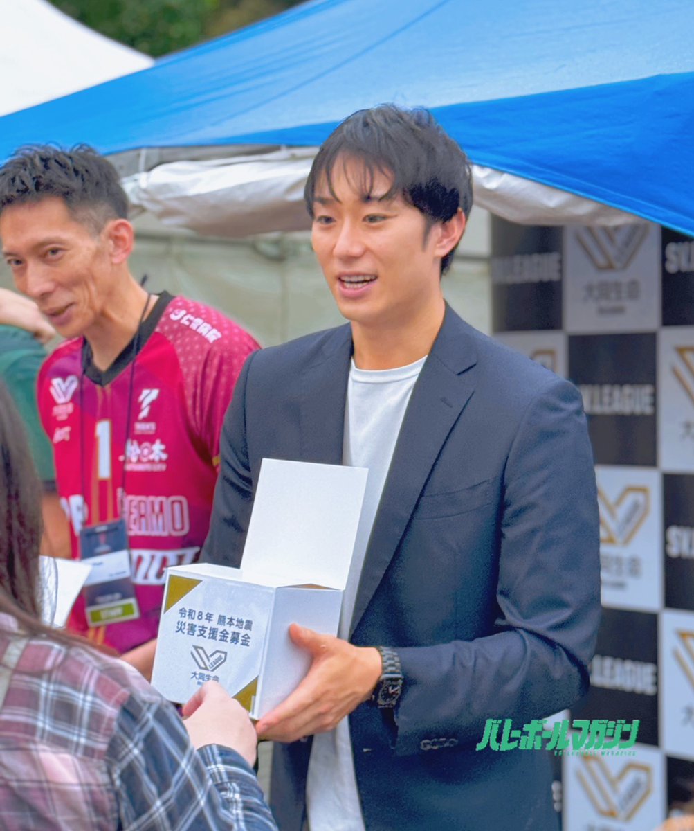 vbm_link's tweet photo. 🏐新着記事🖋️

元日本代表主将 #柳田将洋、レジェンド　#松本慶彦 ら #SVリーグ 選手がアジア選手権大会会場で熊本地震災害支援金募金を実施

https://t.co/kDH3WQLiKy

#買取大吉アジア男子バレーボール選手権大会福岡2026 #バレーボール #バレマガ @y_masaaaa_yk https://t.co/EPOxE5mARk