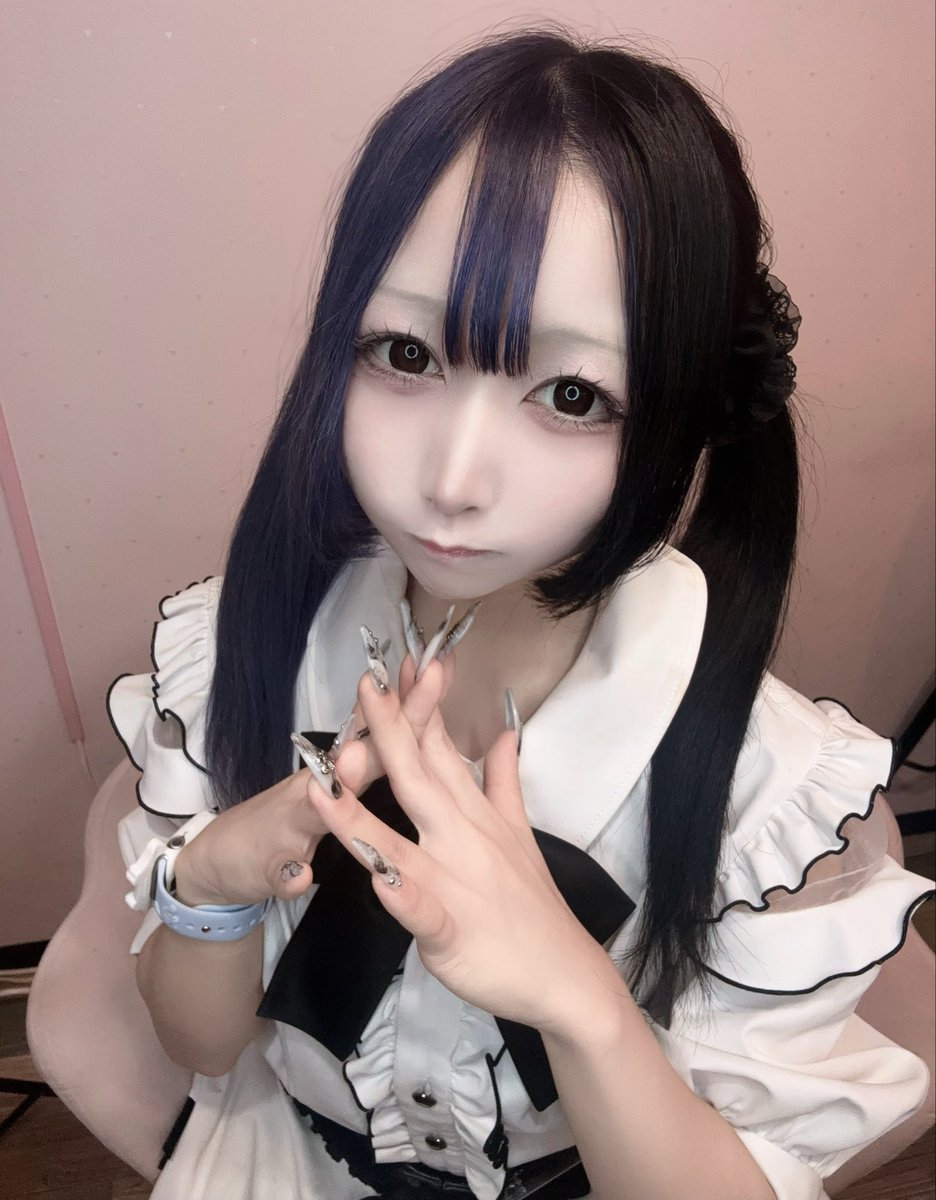chrome_mine's tweet photo. ろぐいん🎶
髪かわりました💜🖤
くろむですよろしくお願いしますჱ̒ ᴗ ̫ ᴗ https://t.co/GekBm7eguG