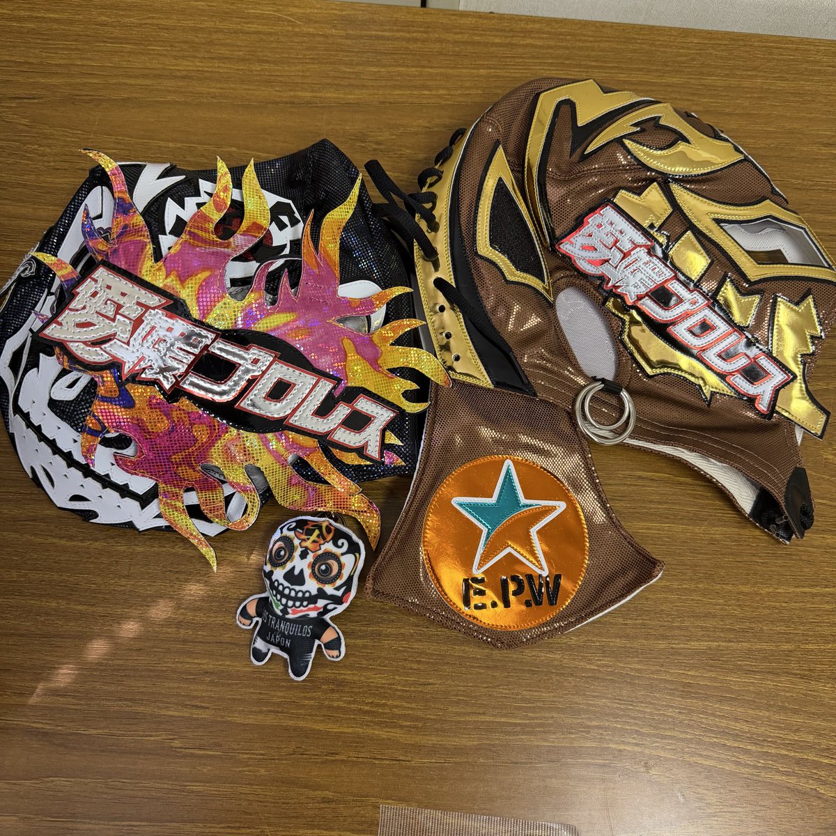 BUSHI_ENSERIO's tweet photo. こたつにみかんがない家は 日本の心をなくしてる 日本の心を取り戻せ…🍊 https://t.co/t4z1hmfAc4