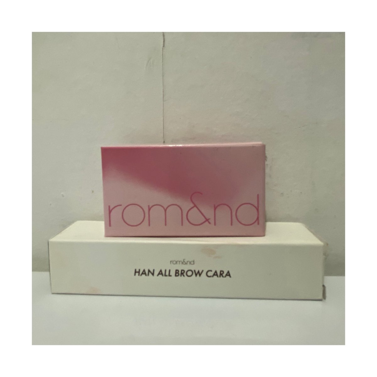 chemourie's tweet photo. wts wtb romand rom&amp;nd blush better than cheek s20 lychee chip (new unsealed) &amp; preoved han all brow cara 01 grace taupe (kepake sekali)

💰price: blush 65k, browcara 30k. take all 95k
📍depok
🍊payment orange shopee
🗓️ exp date: 01-5-2027

#zonauang #zonaba #romand #zonabu #wts https://t.co/WkRjycDonp
