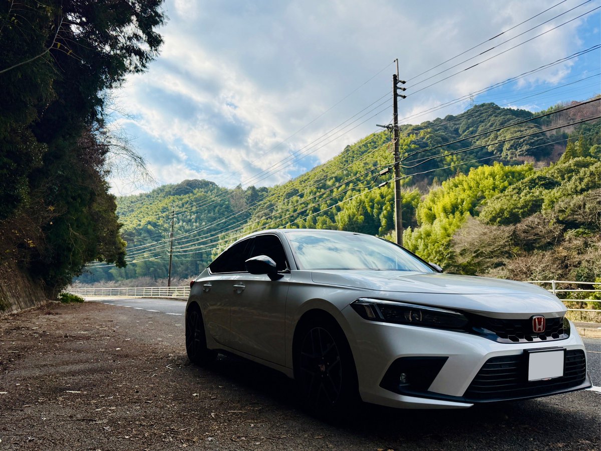Hyena0750's tweet photo. 元々は別の車を検討してて試乗のため中古車屋にきた
この車でいいかと思ったら
あれ…シビックじゃん
通りがかりで見かけた車が今の愛車である
「これでいいや」ではなく「「この車に乗りたい」」という気持ちで動いてた
妥協しなくてよかったと思う
#愛車に出会う経緯 #FL4 https://t.co/JxvNAeLKIt