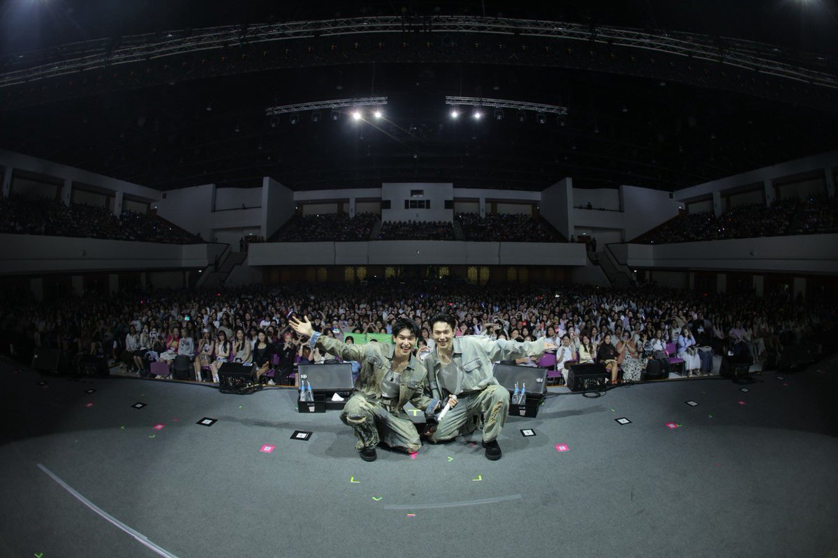 OPENLABEL_TH's tweet photo. ขอบคุณ @catexpop มากนะครับ
ที่ชวนต้าห์อู๋ออฟโรดมาแอ่วเชียงใหม่ 
และมาสนุกกับทุก ๆ คนในครั้งนี้ 🫶

ขอบคุณกำลังใจที่ส่งมาให้พวกเราทั้งหน้างาน
และหน้าจอเลยนะค้าบบบ ❤️🙏

DAOUOFFROAD x CAT EXPOP #CATEXPOPxDaouOffroad 
#CATEXPOP #CATEXPOเชียงใหม่
#DAOUOFFROAD #ต้าห์อู๋ออฟโรด 
#OPENLABEL
