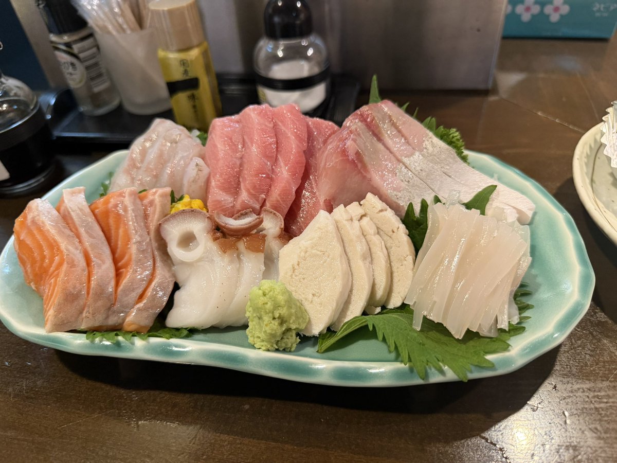 Hachin88's tweet photo. 八戸で行ったお店がほんま何食べても美味しかった！そもそも海鮮はどこ行っても美味しいし、嶽きみ🌽も甘くて最高✨胃がもっと大きければもっと他にも食べたかった… https://t.co/Z1Rgr62m2L