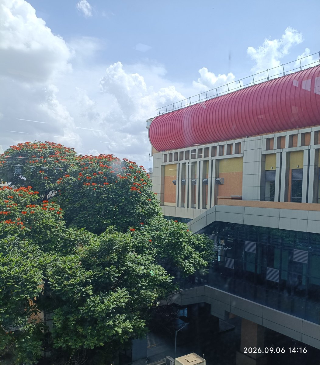 vasudevg's tweet photo. Very spacious Jayadeva interchange station on PinkLine.
Seems, restday for train trials.
Will be opening soon.
#YellowLine #NammaMetro #Bengaluru https://t.co/ZZdpKzWbI3