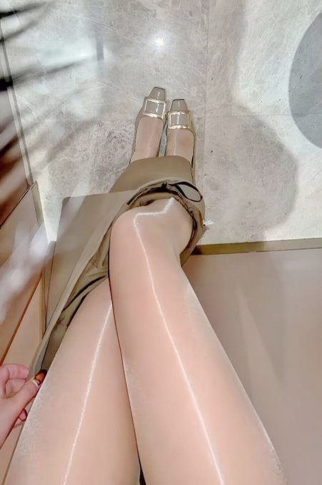 feyy4z2's tweet photo. 晚上好呀

刚下班，连麦dd   #母狗 #女大 #绿帽 #反差 https://t.co/UJEIObkBUb