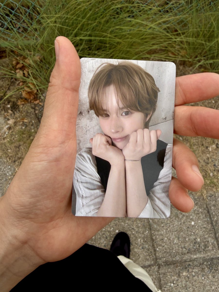 oneul_mahone's tweet photo. FCのトレカも変えてい��だいてありがとうございました。関西ノリがいいからなのかTWSのみんなも楽しそうで良かった！　お見送り会、ハンジンくんソンキスくれた💋６人とも背が高かった〜 https://t.co/NWLE522wsN