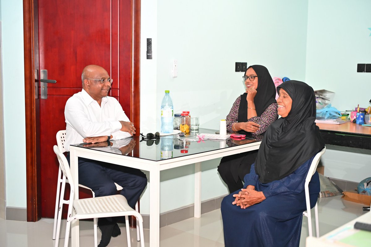 Mohamedfaisalv's tweet photo. އަންނަ ރިޔާސީ އިންތިޙާބަށް މެނިފެސްޓޯ ހެދުމާއި ރަށްޔިތުން ބޭނުންވާ ކަންކަމަކީ ކޮބާތޯ ބަލާ އިގްތިސާދީ ދިރުން ހޯދާދިނުމަށް އޮނަރަބަލް އަބްދުﷲޝާހިދު މަސައްކަތް ކުރައްވާނެ. @abdulla_shahid @aabaareh https://t.co/4rV20pvDFk