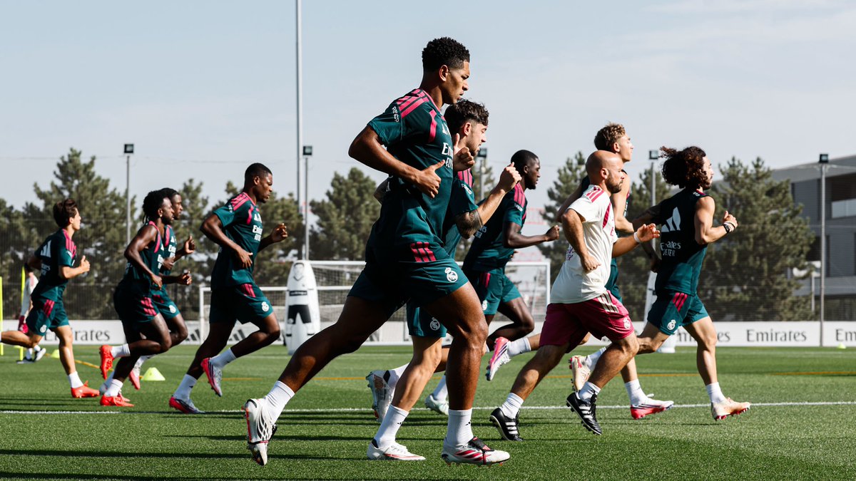 realmadrid's tweet photo. 🏃🏃🏃 https://t.co/v70QSJK1Xd