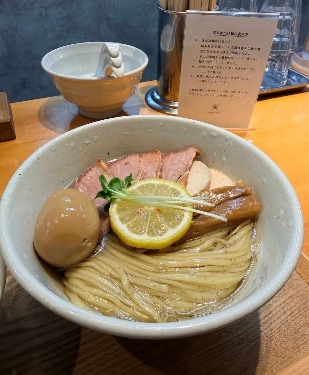 realRen_RT's tweet photo. 特製鶏塩らぁ麺は鶏と蛤の旨みが詰まった透き通ったキレイなスープで小麦の香りを感じられるストレートな細麺と相性も良い。 https://t.co/68c8FHn1h6