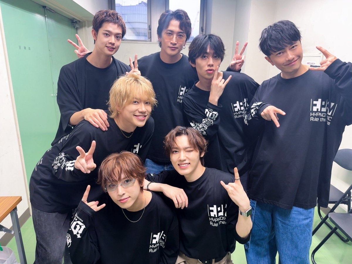 mxv_taiyu's tweet photo. 『ヒプノシスマイク -Division Rap Battle-』Rule the Stage《F.P ＆ M feat. O.B ＆ D4》
【Cinema Edit】

公開記念舞台挨拶ご来場ありがとうございました🎬✨

久しぶりの舞台挨拶でしたが素敵なキャストの皆さんと楽しいお話をお届け出てきた思います🫶✨
いよいよBoPが近づいていきてます🔥✨

引き続き3面スクリーンでの #ヒプステシネマ お楽しみください😚
じゅんぺーーーい🎺！！！

#ヒプステ