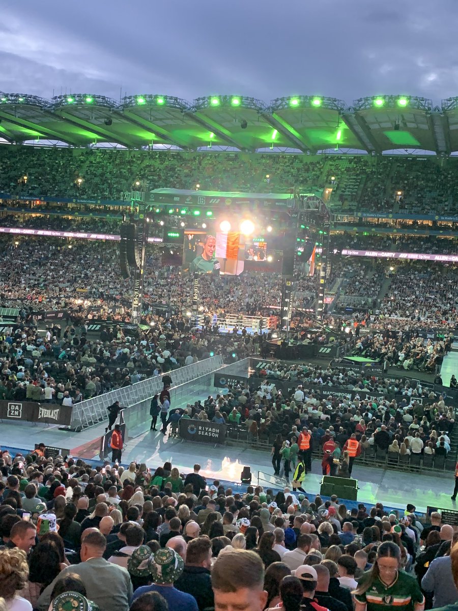 Mkelly_90's tweet photo. What a great night.🇮🇪 https://t.co/bHYBl3UVx4