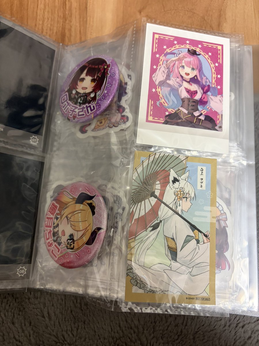 micomet032235's tweet photo. こちらも8日～9日のすいちゃんのライブにて無料でお譲りします！
お譲り①
ホロライブウエハースvol.6
フブキ2枚 おかゆ はじめ ハコス カリオペ IRyS イオフィ

ホロライブウエスタンキャラバン チェキ
アキロゼ ルーナ ポルカ ぼたん 箔押しぼたん

缶バッジ ロボ子 ちょこ先 
ステッカー フブキ https://t.co/hfMiUyUp25