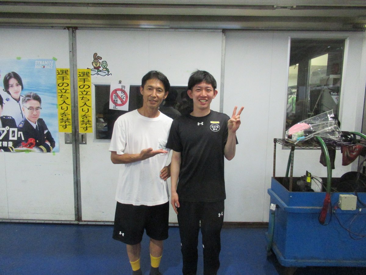nikkan_boat's tweet photo. 【＃江戸川ボート ・月兎カップ】
２日目
８Rで１枠の ＃鈴木結平太 （静岡）がうれしい初勝利を挙げた。師匠の ＃横沢剛治 の目の前での白星で、横沢剛治もうれしそうでした。 https://t.co/3Pa3GsYjro