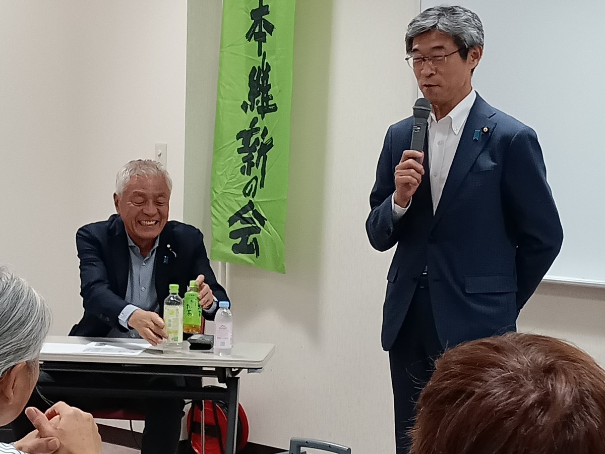 niigataishin's tweet photo. 昨日は新潟維新の会タウンミーティングin江南区を開催しました！

ゲスト弁士は新潟出身で ヤクルトスワローズで活躍された青島健太 参議院議員！
非常に力あるそしてユーモア溢れる講演をして頂きました！

来月3日には東区プラザにて石井苗子参議院議員を招いて行います！
何卒皆様お越しください！ https://t.co/DzOlQ5zKpT