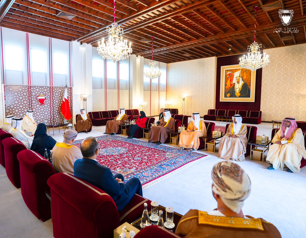 BahrainCPnews's tweet photo. صاحب السمو الملكي الأمير #سلمان_بن_حمد آل خليفة ولي العهد رئيس مجلس الوزراء يلتقي أصحاب المعالي والسعادة رؤساء الوفود المشاركة في الاجتماع الثاني عشر لوزراء الصحة بدول مجلس التعاون لدول الخليج العربية #البحرين https://t.co/zxb7yH3x4i