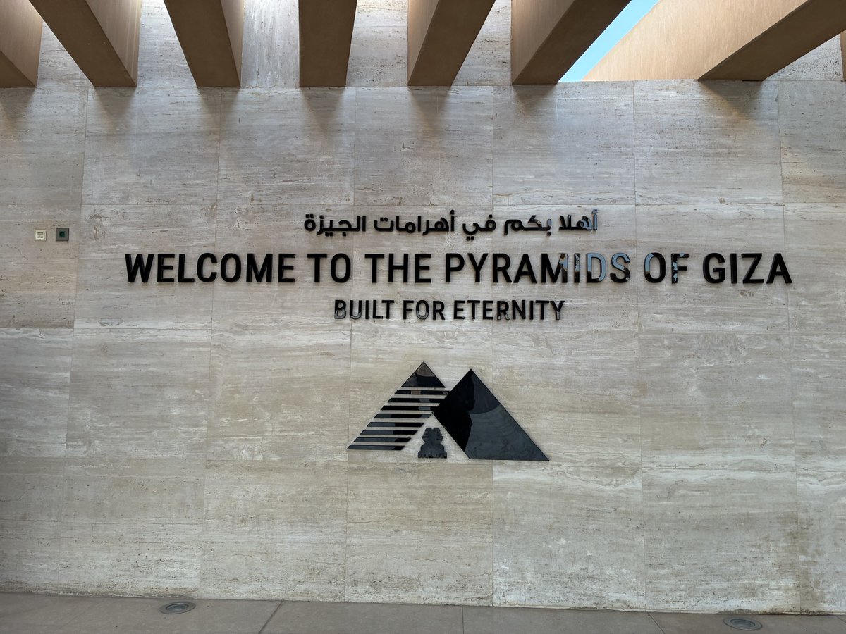 mrktamai's tweet photo. ギザのピラミッドその1‼️
I went to see the Pyramids of Giza! 🇪🇬✨
A Japanese-speaking guide showed me around.🤩
Then I relaxed at a café, sipping a latte while enjoying a breathtaking view of the pyramids. ☕️✨
🇪🇬🇪🇬🇪🇬
#PyramidsOfGiza #GizaPyramids #Egypt #Cairo #EgyptTravel https://t.co/lh3FwebblZ