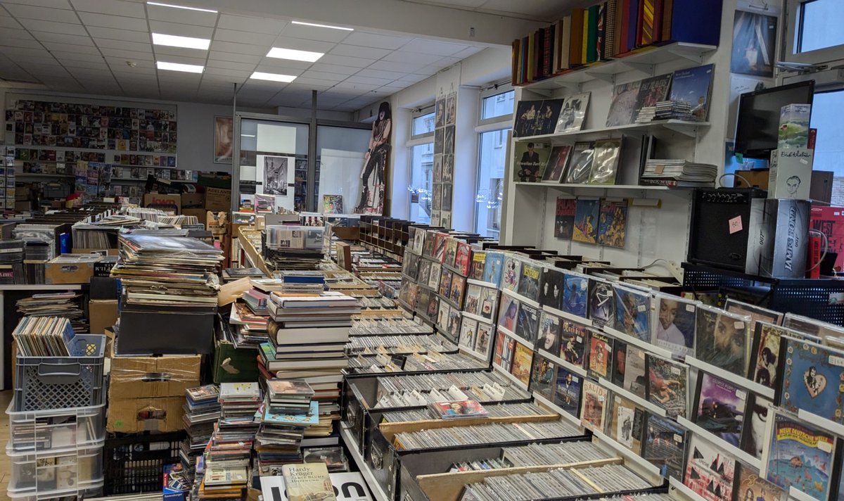 MusikundDVDs's tweet photo. Some CD's I picked up on the last day my local record store.
#Hamburg #Music #CDAlbum https://t.co/wBXp2w7m0z