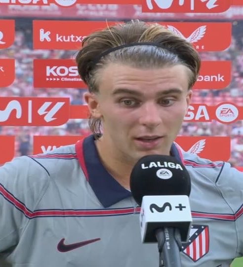 FullTime90X's tweet photo. 🚨🇪🇸 Pablo Barrios on Julián Álvarez crying after Atlético Madrid vs Athletic Bilbao:

🗣️ “It was tough to watch Julián cry after the game. He is struggling a lot right now. 😔

🗣️ “As his teammates and friends, we have urged our management to let him go and join FC Barcelona if that is truly his wish. We can’t keep watching him suffer like this week after week. 🔵🔴

🗣️ “He is a quality player and deserves the future he wants for himself.” ❤️