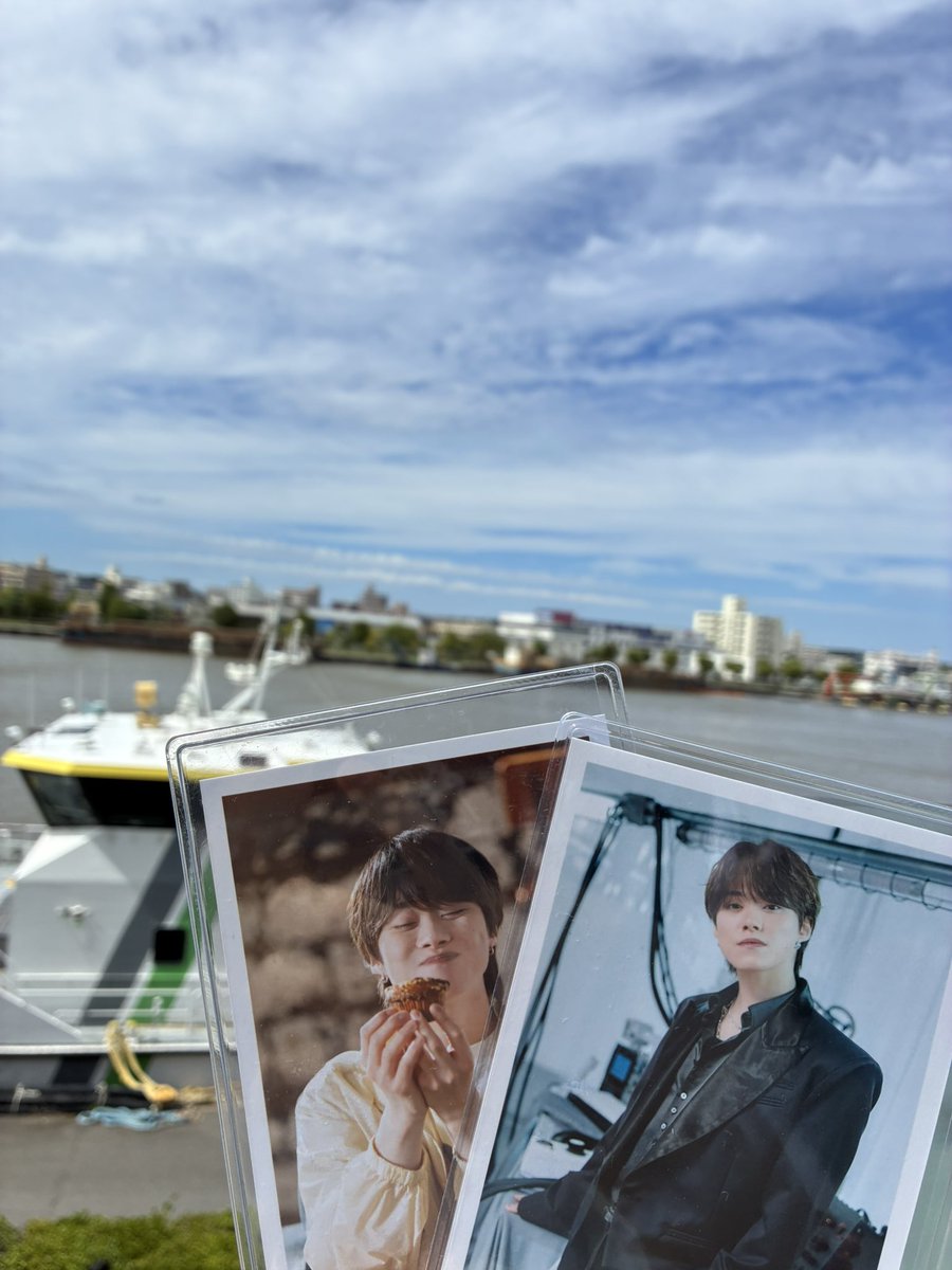 totsushige's tweet photo. 新潟復活当選行ってきた！
大橋くんはほんまにずーっとかっこよかったけどNever runくらいからコンタクトがずれたんかずっと目を触ってて心配になった

2列前の女が2連うちわで誰を仰いでるん？てくらいパタパタしてて厚底も履いててくそ！！

大きくない会場やったから近くで見えてラッキーでした🫶 https://t.co/JbW5CMmyoz