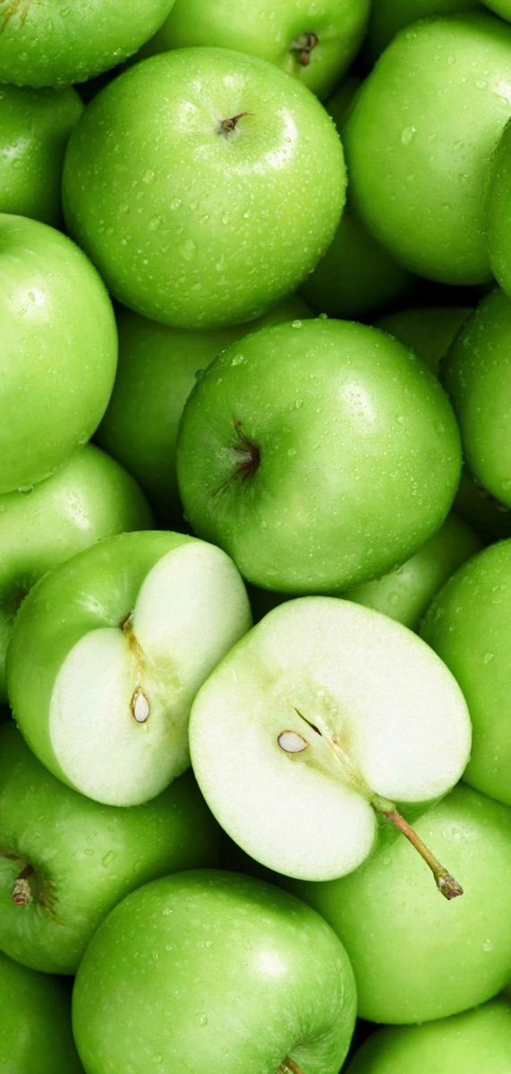 SauceKiki's tweet photo. I prefer green Apples to red Apples 
You? https://t.co/8MwRN7oGe6