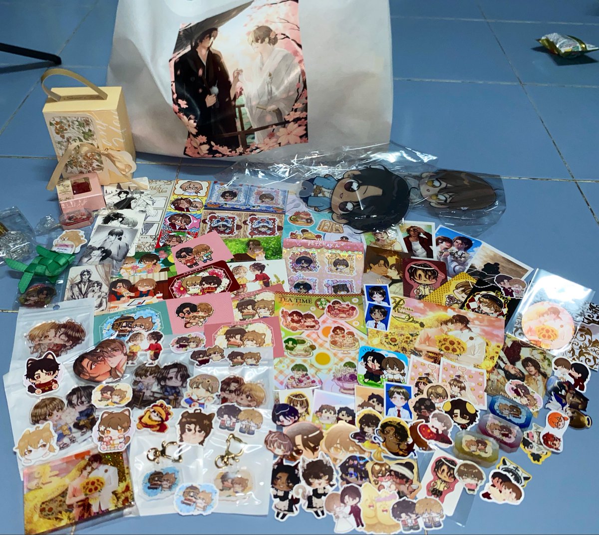 w_w_wannn's tweet photo. ขอบคุณสำหรับกอว.ของทุกคนนะคะ แกะทุกซองเรียบร้อย เป็นเฟ่ที่แจกกันโหดมากเลย 
#ภพนี้นิรันดร์ https://t.co/yjde2kvvU8