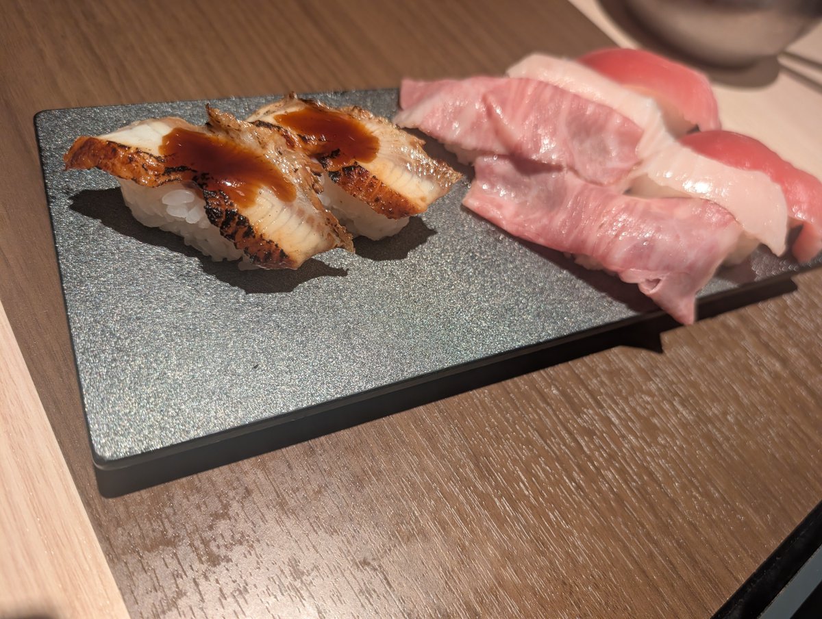 nyarworker's tweet photo. バックルーム観てから肉（寿司）食べに行きました https://t.co/nfCK637XZM