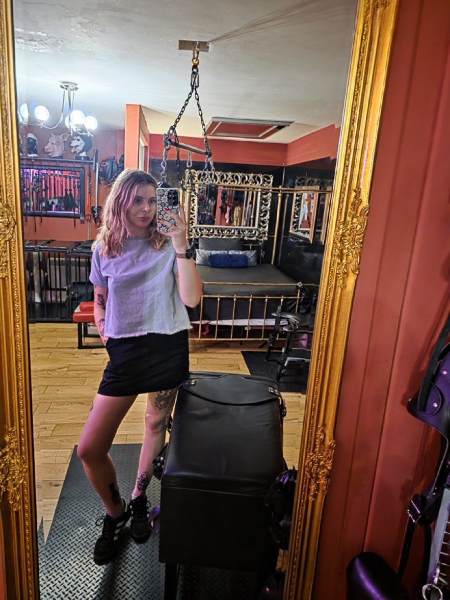 ScubaLash's tweet photo. Would you love to have me as your Goddess and willingly submit to me as my devoted slave? ❤️‍🔥👑👿 https://t.co/tZ7DzLFU6s