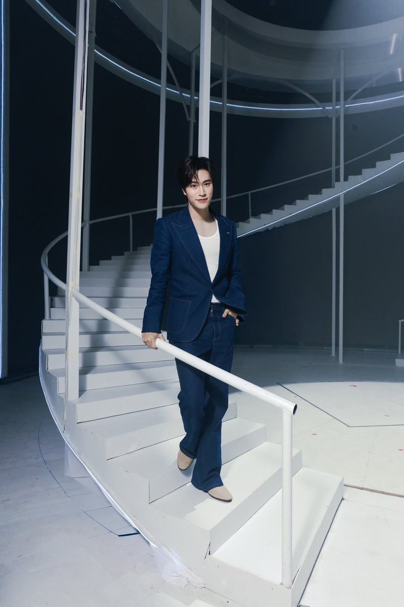 ngeee114's tweet photo. How can someone look this gorgeous in blue? Completely fallen for you again and again ~~~

GEMINI ART VENTURE FINALE

#GeminiConcertD3 https://t.co/5OjHB7z0em