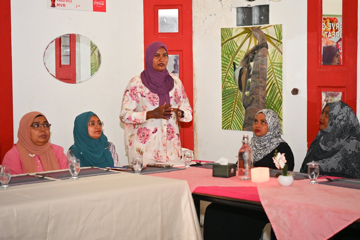 Mohamedfaisalv's tweet photo. ކުޅުދުއްފުށި ހިތްވަރުގަދަ ކަންބަލުންނާއި އެކު ވަގުތުކޮޅެއް..
 ރިޔާސީ ޕްރައިމެރީ ކެންޑިޑޭޓާއިއެކު . މީ މި ސިޓީ އަށް އާރޯ ކަމާއި ތާޒާކަންގެނުވާދޭ ހިތްވަރުގަދަ ކަންބަލުން ތަކެއް ...@aabaareh @abdulla_shahid https://t.co/xRwYMvjbul