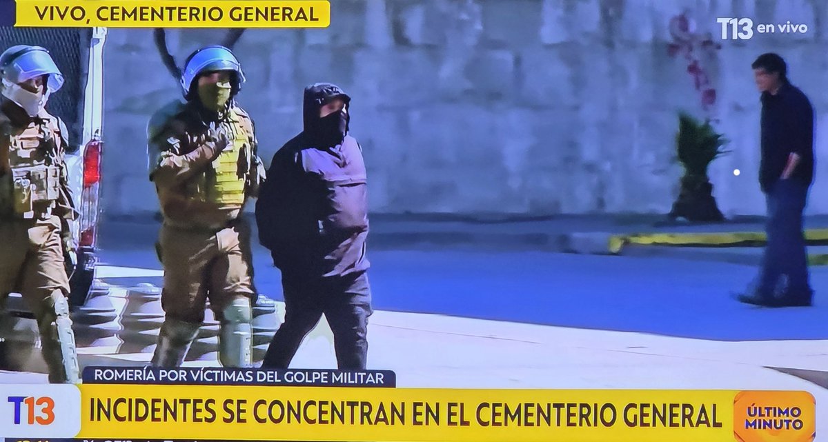 Tor25899035's tweet photo. 🇨🇱 | Estos detenidos por lanzar molotov y agredir transeúntes no pasarán ni un día en la cárcel. Los tribunales corruptos los soltarán mañana lunes. Urge aprobar YA la reforma de seguridad de Kast. https://t.co/SdIU2f8yYx