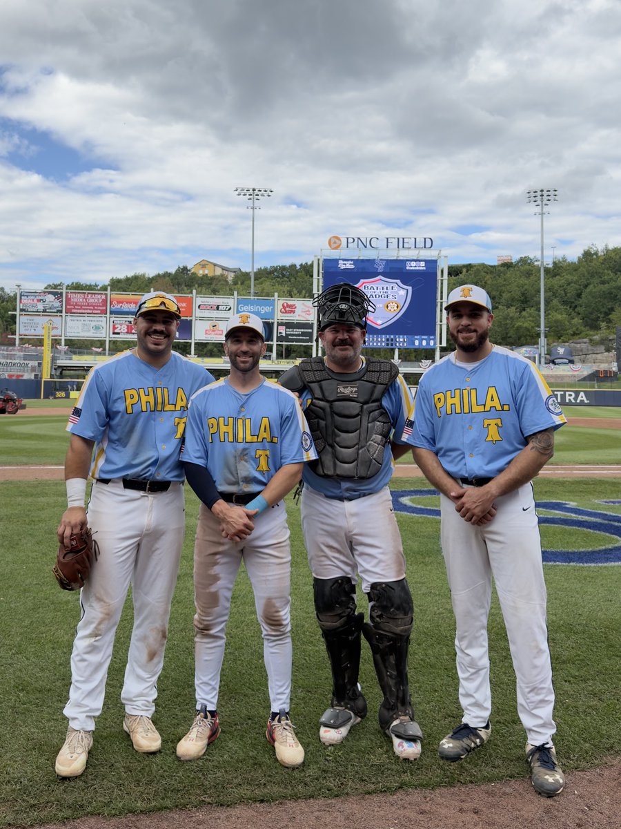 PPD25Dist's tweet photo. The Philadelphia Police Bluesox baseball team playing against NYPD before The Lehigh Valley IronPigs vs Scranton/Wilkes-Barre RailRiders triple A game at PNC Field. @PhillyPolice @PPDCommish @PPDAnthonyLuca https://t.co/I29FC5KK4K
