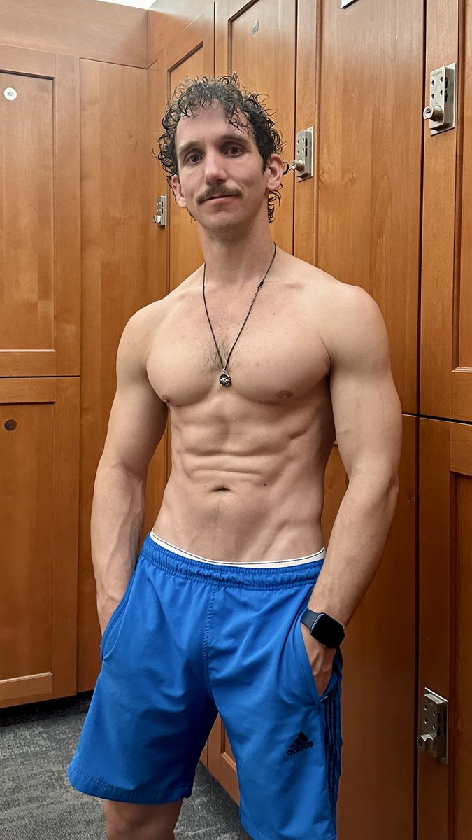 GayMensFitness's tweet photo. Hi my name is Greg McKeon

I’m a fitness trainer offering personal 1-1 training, small group training  in Portland, Oregon plus offer online coaching.  

More info ➡️https://t.co/7g2hhSzUQT 

#gayfitness #gayman #gymlife #gaypdx https://t.co/C8UnIVzq3g