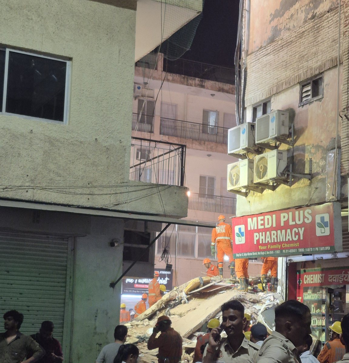 aditi_jnu's tweet photo. For how long students' lives would be sacrificed for profit making? The owner of PG which collapsed, was constructing 'second' basement to rent out to students. Several labourers and students are stuck beneath the debris even now! 
How disposable our lives are! https://t.co/QTzU3wANuh