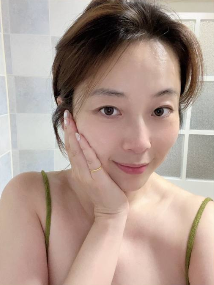 T4t7l3r1YDOyOXZ's tweet photo. 30+小少妇，抛开年龄不讲的话，我这样的身材是不是你的理想型呢？？？ https://t.co/sMjMgW7JSl