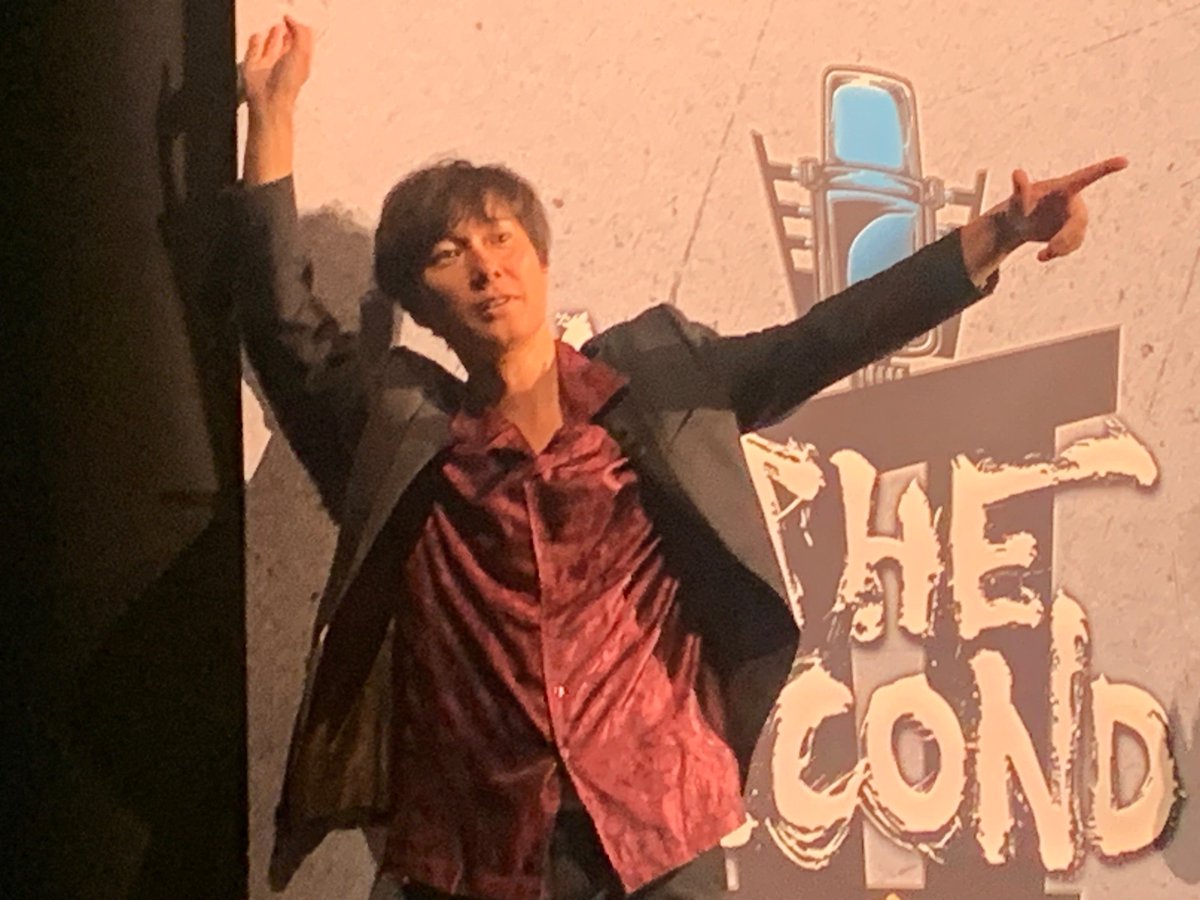 TuruMyFt2's tweet photo. THE SECOND ライブツアー2026 in 新潟 2部  撮影可能タイムでリニア酒井さんが客席に降りたら、しょうへいさんが袖に向かって手招き→ #マシンガンズ  #金属バット ツートライブ周平魂さん、トット多田さんが登場！皆がやりたい放題で爆笑🤣 滝沢さんカメラ目線📸✨バッチリ決まってます✨ #ザセカンド https://t.co/iCAbFmh9mP