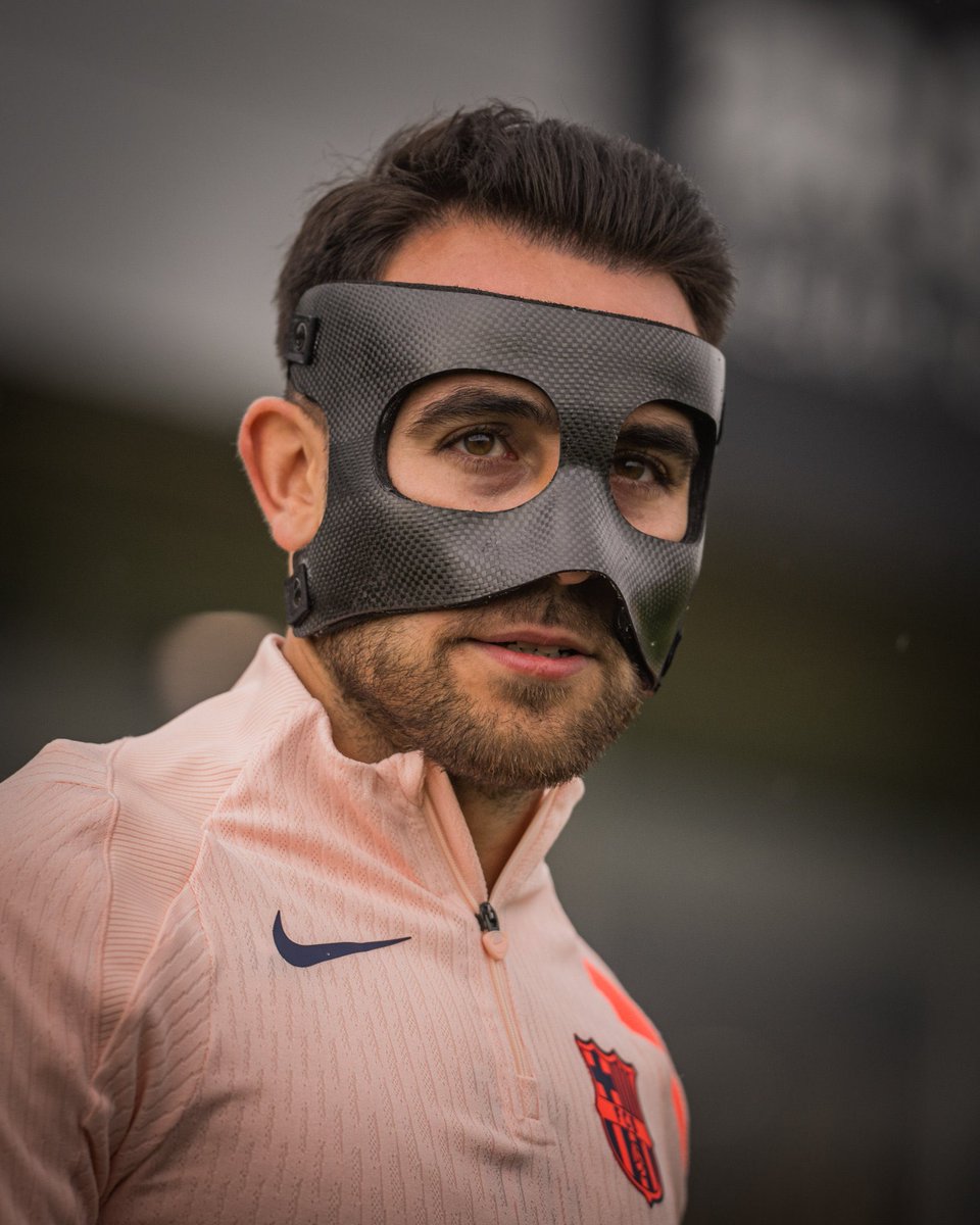 SPIDEYMUSE's tweet photo. welcome back eric as batman 🎭 https://t.co/YxgFNUXll8